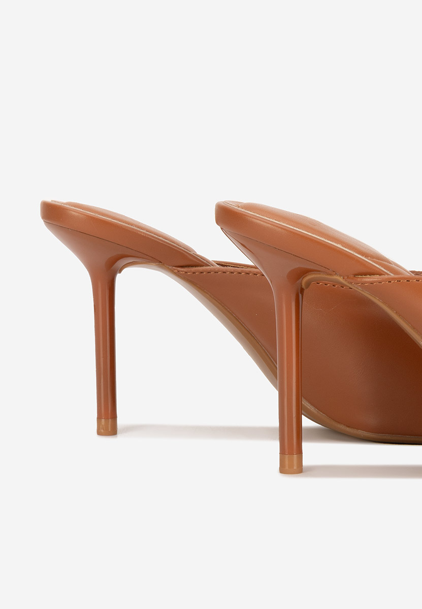 Camelowe klapki na obcasie Sidina