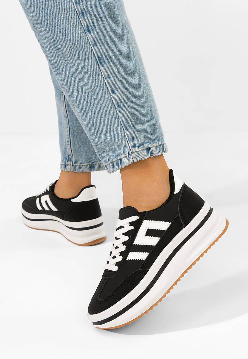 Czarne sneakersy na platformie Jesie