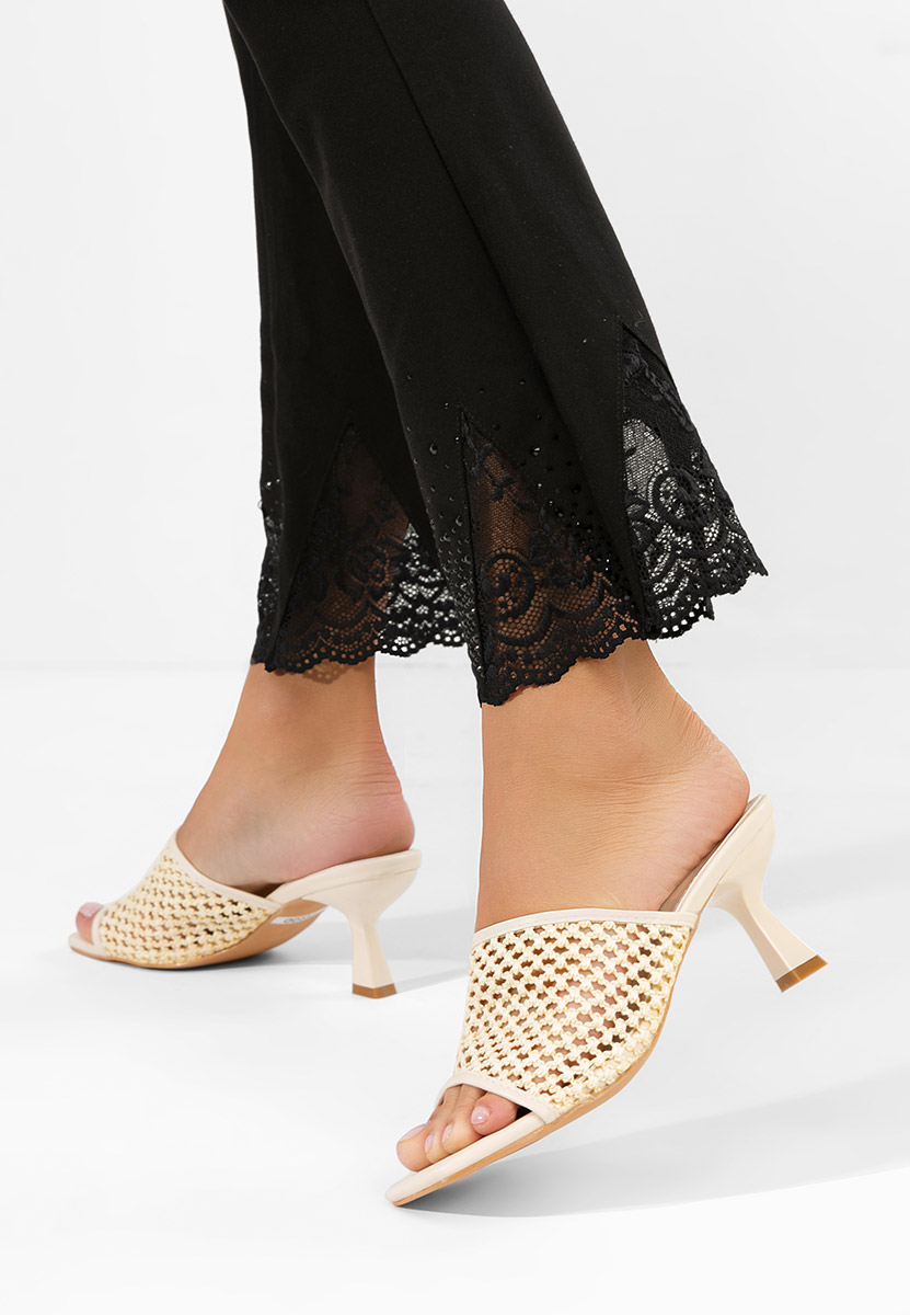 Beżowe klapki na obcasie Layra