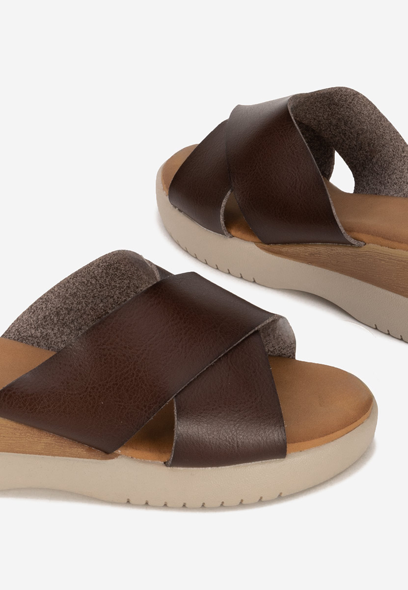 Brązowe klapki na platformie Jadie