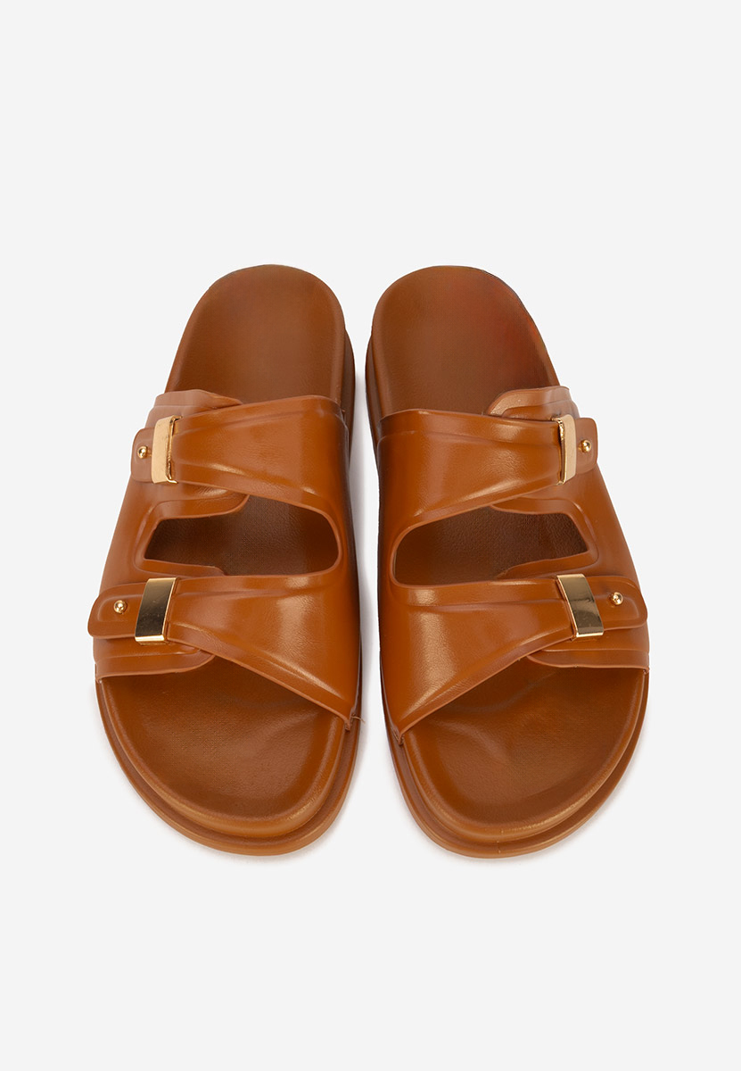 Camelowe klapki na platformie Carmenta