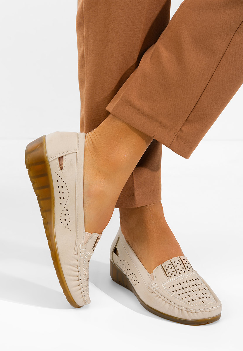 Beżowe mokasyny damskie Genovia