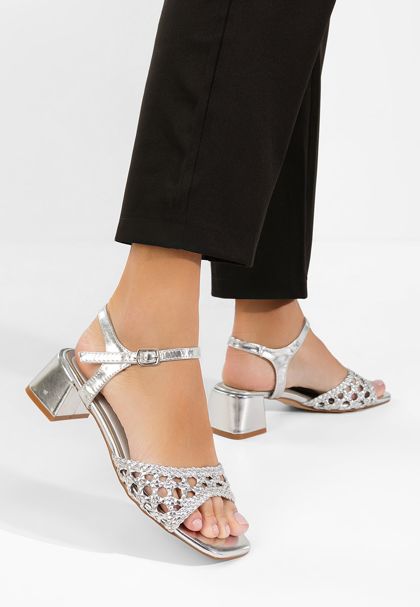 Srebrne sandały na słupku Gentalya