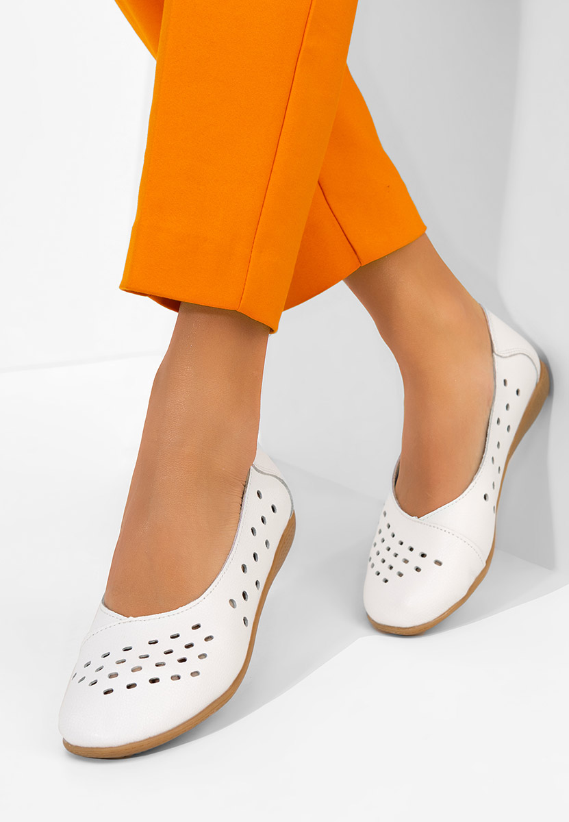 Białe balerinki skórzane Andeia