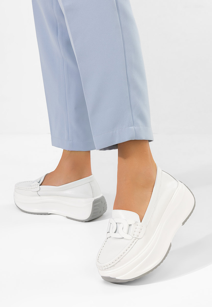 Białe mokasyny skórzane na grubej podeszwie Mivea