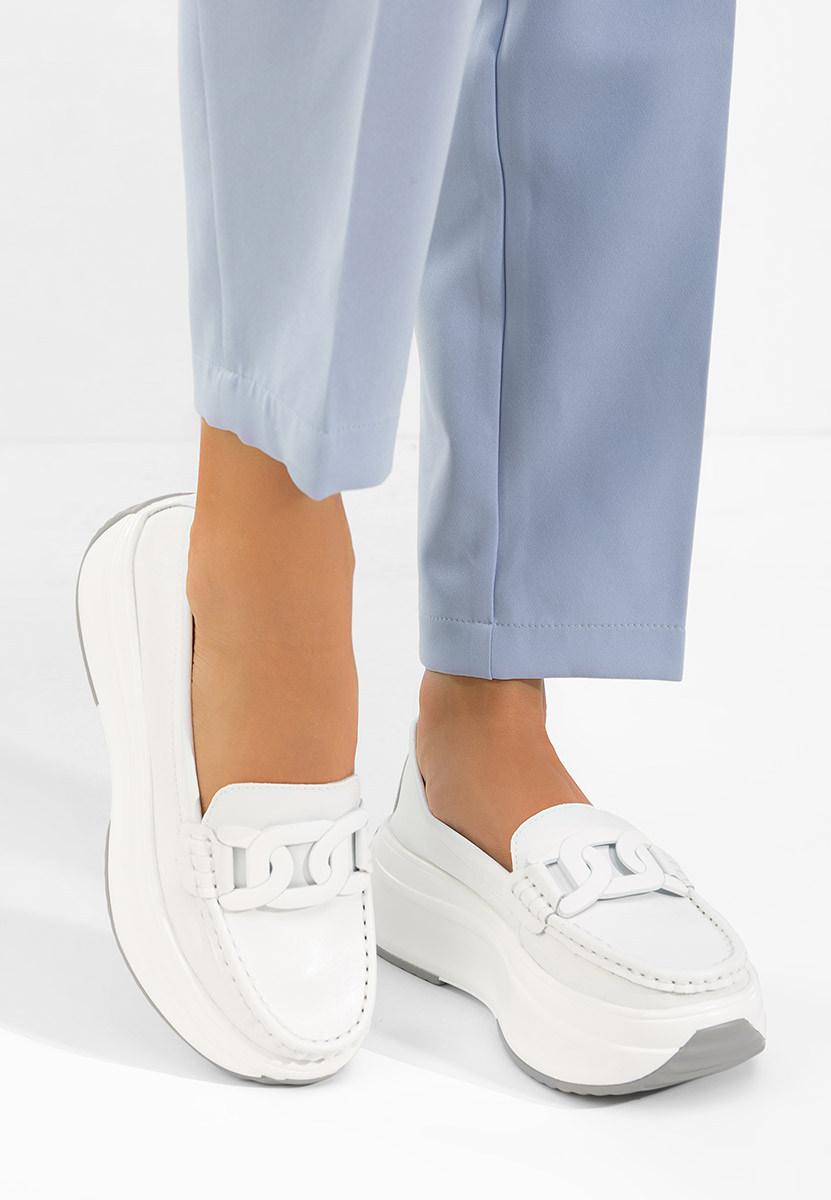 Białe mokasyny skórzane na grubej podeszwie Mivea