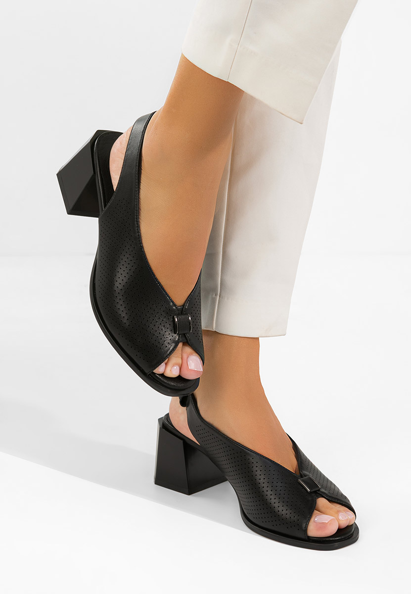 Czarne sandały na słupku Heliena
