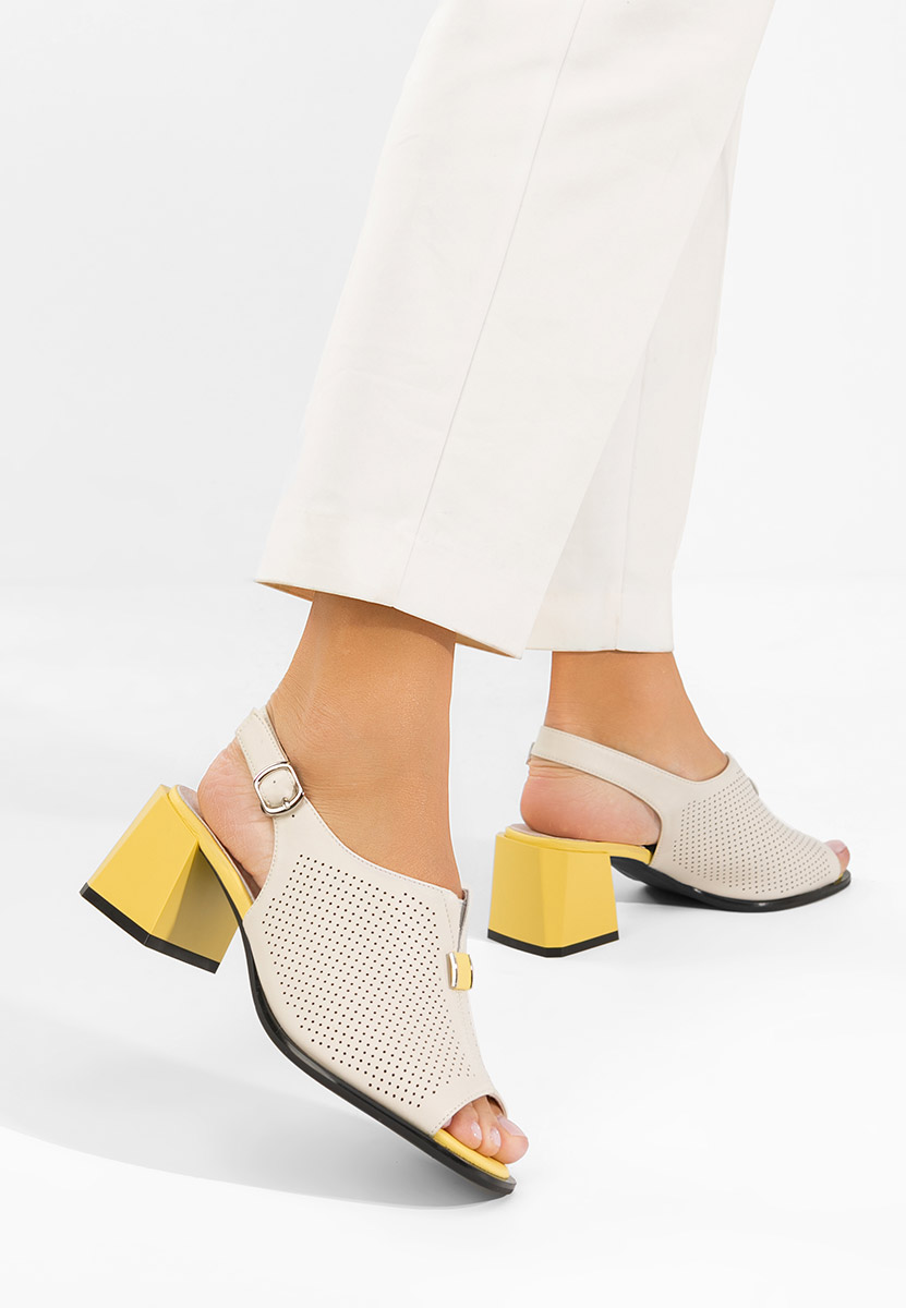 Beżowe sandały na słupku Heliena V2