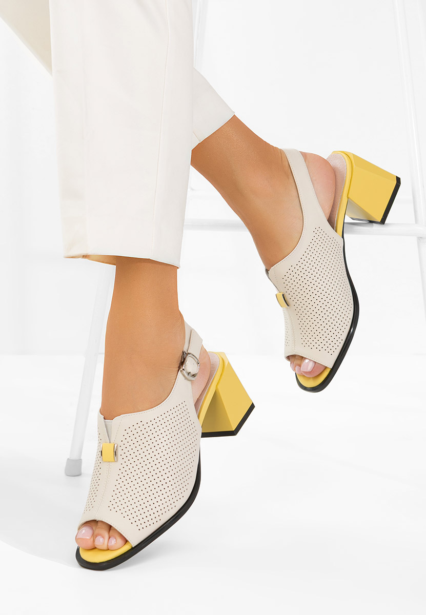 Beżowe sandały na słupku Heliena V2