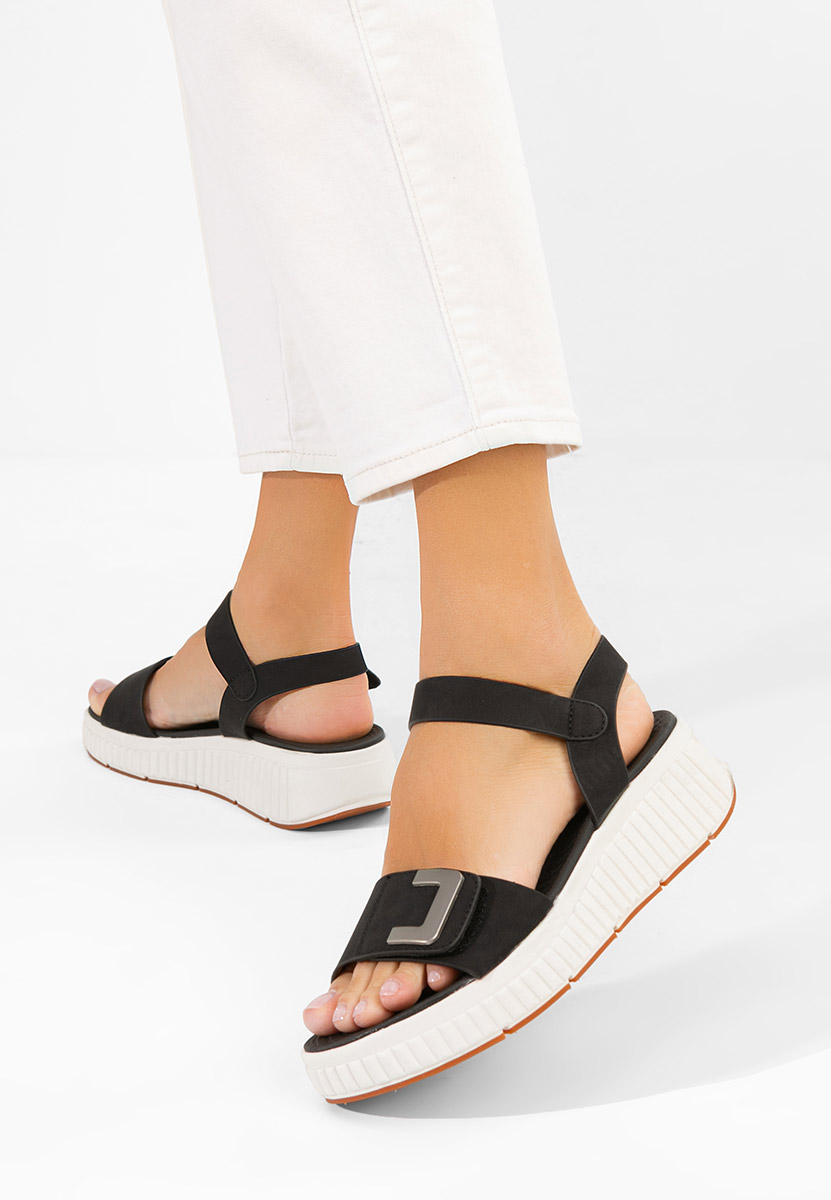 Czarne sandały na platformie Cistela