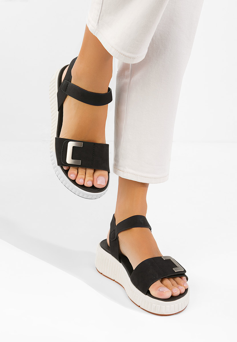 Czarne sandały na platformie Cistela