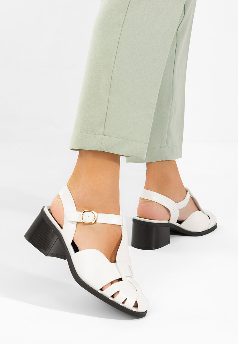 Białe sandały na słupku Sennia
