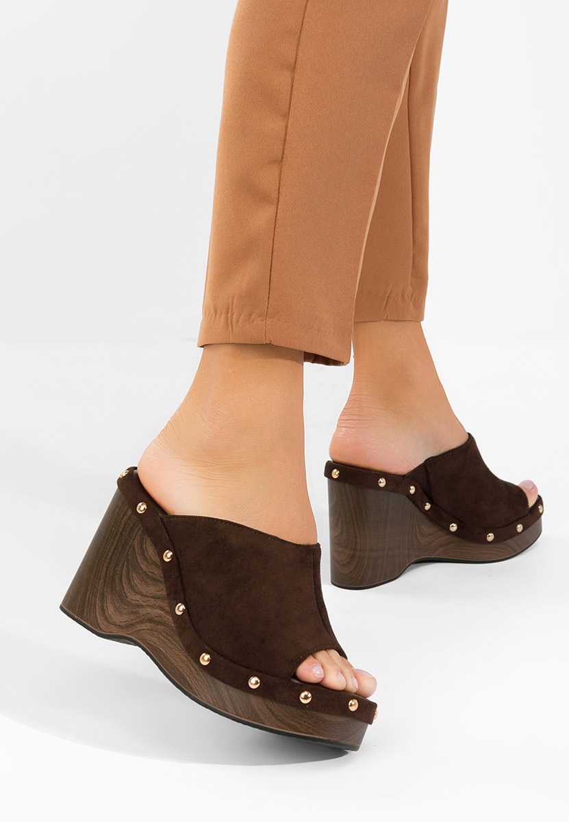 Brązowe klapki na platformie Jazminia