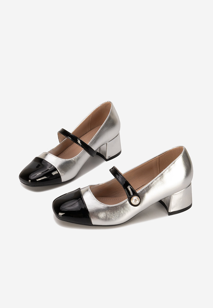 Srebrne czółenka na słupku Blety