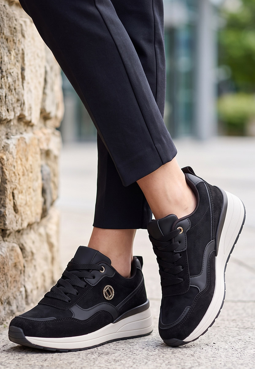 Czarne sneakersy na koturnie Sindya