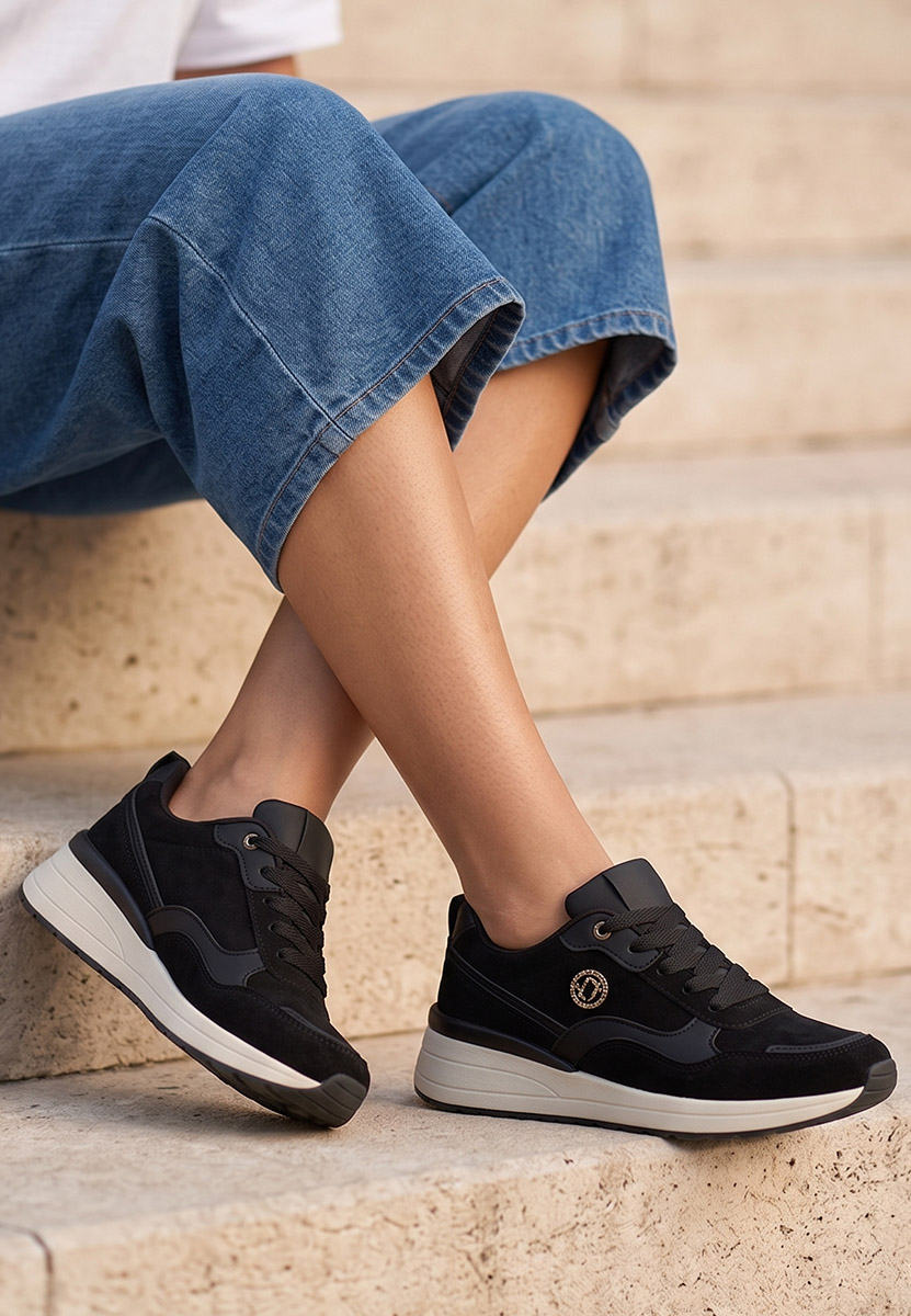 Czarne sneakersy na koturnie Sindya