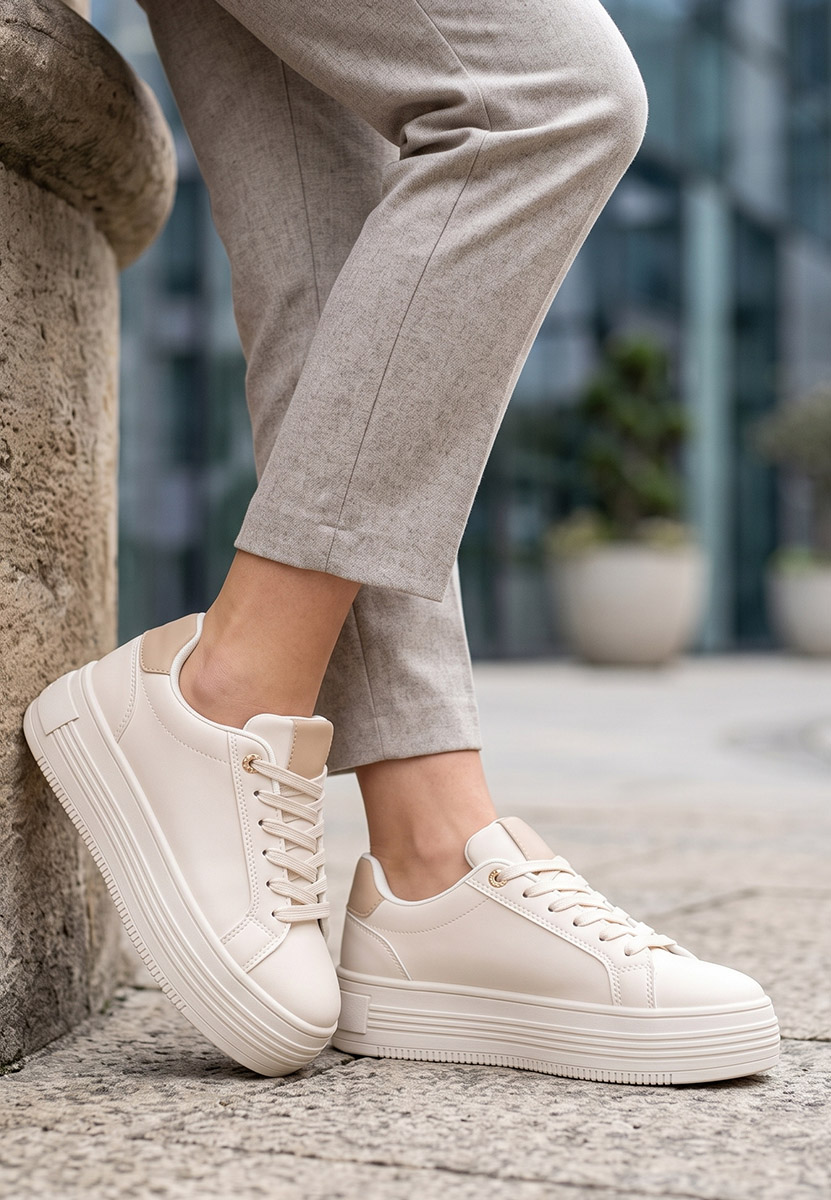 Beżowe sneakersy na platformie Sidoneya
