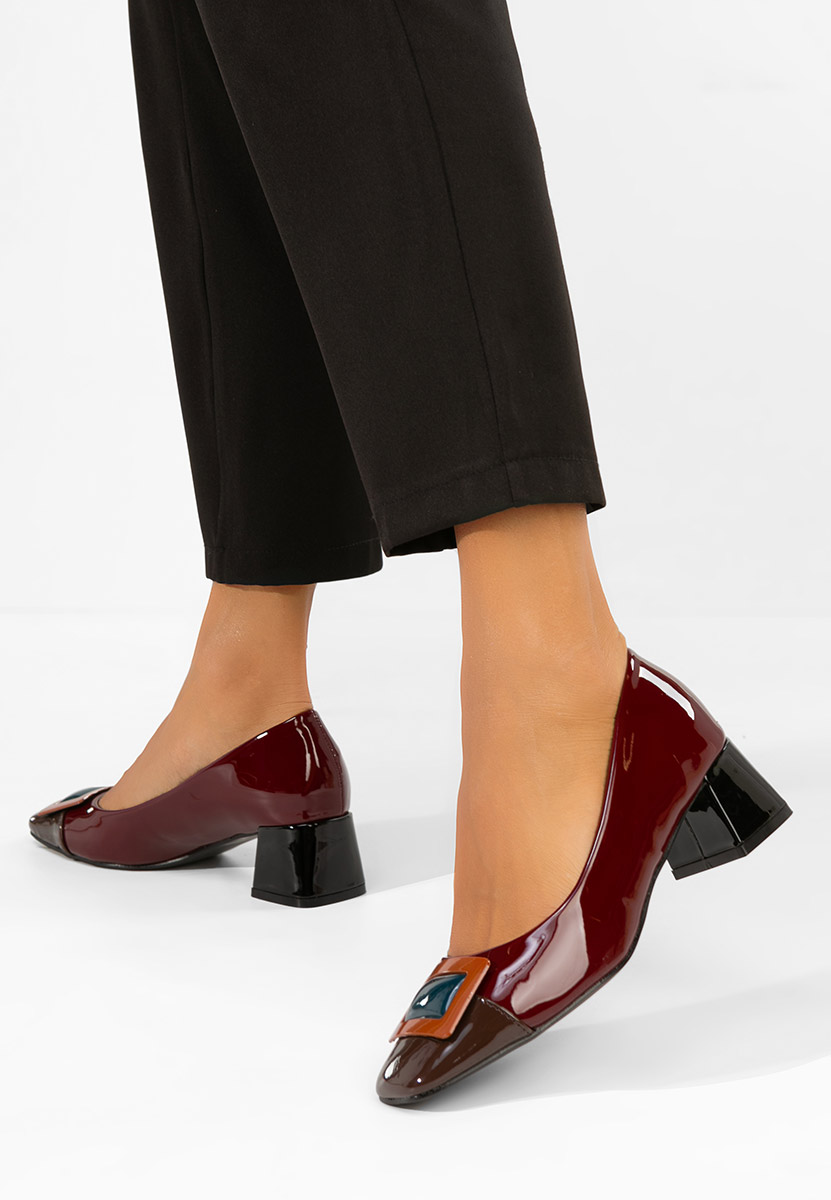 Bordowe czółenka na słupku Aylinea