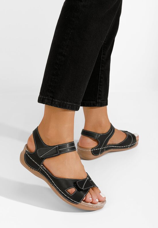 Czarne sandały na niskim koturnie Trevea, Rozmiary: 38 - zapatos